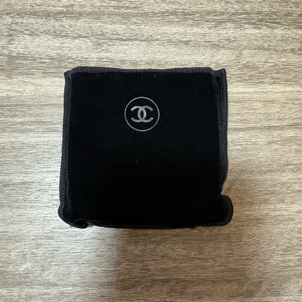 CHANEL Bronzer Compact with Brush - Warm Tan - Picture 7 of 7